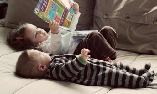 Pomysł na ferie? Lepienie bałwana, bitwy na śnieżki, jazda na nartach, sankach, dętce czy jabłuszku!