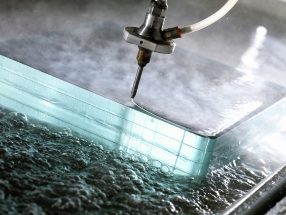 Strumieniowe cięcia wodą przy użyciu ścierniwa – Waterjet Intermac Primus