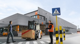 Magazyn nowoczesny i bezpieczny Przemysł, BIZNES - Rosnąca świadomość pracodawców oraz idący z nią w parze postęp technologiczny sprawiają, że przybywa produktów minimalizujących prawdopodobieństwo wypadków i kolizji. Jakie rozwiązania są szczególnie godne uwagi?