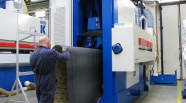 Costa KK10 - szlifierka do bardzo szerokich paneli Przemysł, BIZNES - Tylko do końca stycznia w fabryce Costa w Sandrigo koło Wenecji można na żywo obejrzeć prototyp szlifierki Costa KK10, specjalizującej się w produkcji podłóg warstwowych.