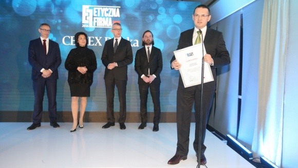 CEMEX Polska laureatem konkursu Etyczna Firma 2016 Przemysł, BIZNES - CEMEX Polska został wyróżniony tytułem Etyczna Firma 2016 w konkursie organizowanym przez „Puls Biznesu” przy wsparciu merytorycznym firmy doradczej PwC Polska. Jest to już trzecie z kolei wyróżnienie przyznane CEMEX Polska w tym konkursie.