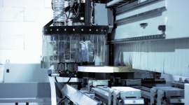 Cięcie na zlecenie 24h na dobę Przemysł, BIZNES - Rynek mebli indywidualnych rośnie w bardzo szybkim tempie - klienci życzą sobie mebli szytych na miarę ich gustów, pomysłów i potrzeb. Szybka konwersja płyt na formatki jest kluczowym procesem w zakładzie, który chce pozostać wydajny i realizować projekty indywidualne na czas.