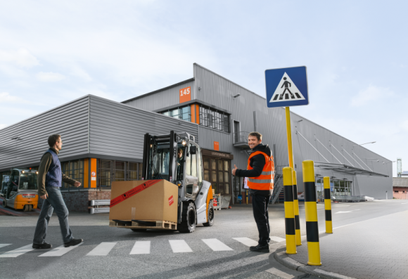 Zapobiegać lepiej niż leczyć, czyli skuteczne szkolenia BHP dla przemysłu Przemysł, BIZNES - Według danych za I kwartał 2017, liczba ciężkich wypadków przy pracy znacząco wzrosła. Ich dominującą przyczyną nieodmienne jest nieodpowiednie zachowanie. Co zrobić, by skutecznie promować postawy zwiększające bezpieczeństwo?