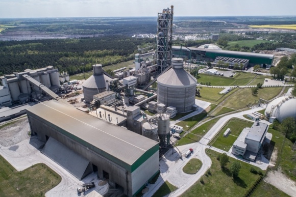 Lafarge zainwestował 160 mln zł w Polsce w 2017 roku Przemysł, BIZNES - Inwestycja w Cementowni Kujawy to jedna z trzech największych inwestycji dla Grupy LafargeHolcim na świecie. Celem jest stworzenie najnowocześniejszego obiektu na świecie, dlatego Lafarge w Polsce zainwestował już 310 mln złotych w Pomorskiej Specjalnej Strefie Ekonomicznej.