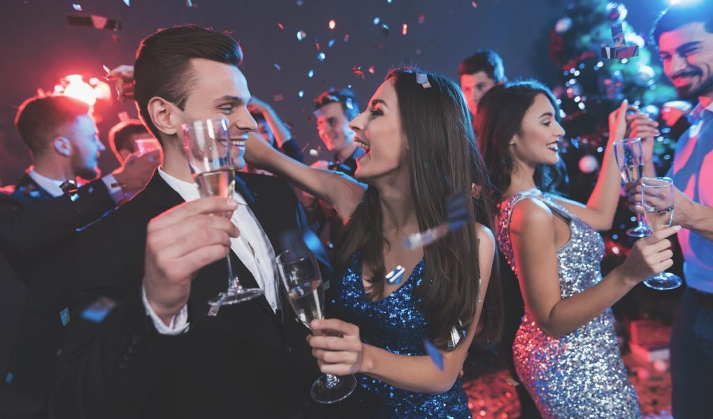 Impreza a torebka. Savoir-vivre sylwestrowej zabawy