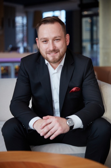 Czy przemysł 4.0 to szansa dla polskich firm? Przemysł, BIZNES - Na ten temat rozmawiamy z Leszkiem Zołotarskim, specjalistą w zakresie strategii międzynarodowych oraz prezesem firmy EL-Expert, zajmującej się montażem urządzeń przemysłowych na całym świecie.