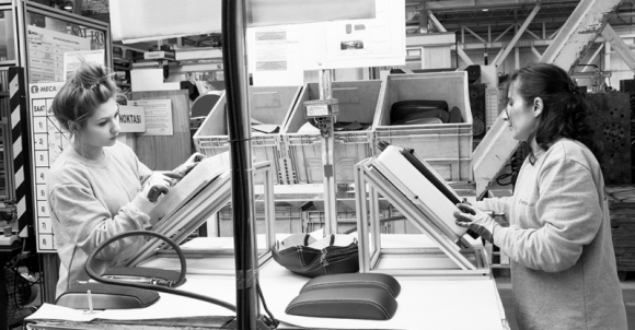 Jak skutecznie monitorować energię elektryczną w fabryce? Przemysł, BIZNES - Z artykułu dowiesz się: - Jak monitorować energię elektryczną w dużym zakładzie produkcyjnym - Czym jest Inteligentna Platforma Optymalizacji Energii (IPOE) - Jakie korzyści może przynieść monitorowanie energii