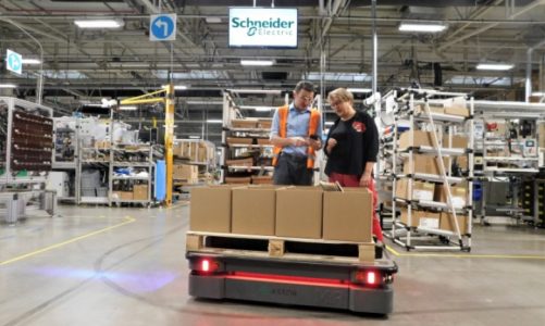 Autonomiczny robot mobilny MiR500 obniża koszty transportu w Schneider Electric
