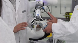 L'Oréal automatyzuje centrum badań włosów z aplikacjami współpracującymi OnRobot