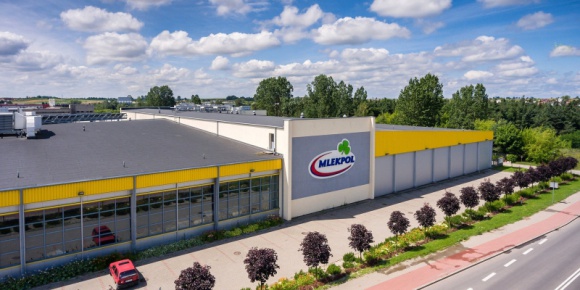 Handel, BIZNES - Spółdzielnia Mleczarska Mlekpol – lider rodzimego rynku nabiału w Polsce podsumował miniony rok i przedstawił plany na kolejne miesiące., 40 lat na rynku. SM Mlekpol idzie na rekord Handel, BIZNES - Spółdzielnia Mleczarska Mlekpol – lider rodzimego rynku nabiału w Polsce podsumował miniony rok i przedstawił plany na kolejne miesiące.