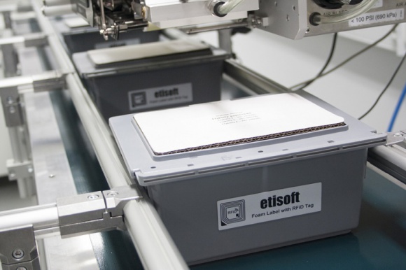 Trendy w rozwiązaniach RFID IT i technologie, BIZNES - Czy technologia RFID sprawdzi się zarówno na produkcji, jak i w branży… lotniczej? Okazuje się, że tak. Poniżej przedstawiamy najbardziej popularne trendy i zastosowania RFID.