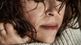 Artyści łączą siły w nowym projekcie poświęconym opiekunom Zdrowie, BIZNES - Powstało nowe miejsce, w którym opiekun będzie mógł czerpać siłę i motywację z doświadczeń innych osób, jak i stać się wsparciem poprzez podzielenie się swoją historią.