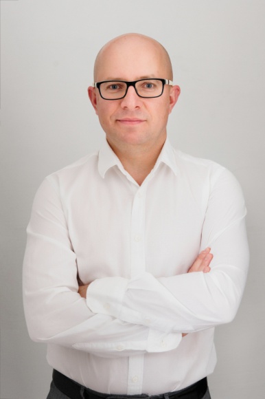 Bankowość jako platforma – scenariusze rozwoju IT i technologie, BIZNES - Bankowość – dawniej kojarzona przede wszystkim z gromadzeniem oszczędności, czy realizacją przelewów, dzisiaj jest zagadnieniem o wiele bardziej rozbudowanym. „Platformizacja” bankowości jest już faktem – a jaka czeka ją przyszłość? Analizujemy możliwe scenariusze.