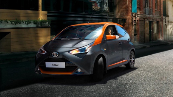 Te modele Toyoty możesz kupić w wersjach specjalnych Motoryzacja, BIZNES - W ostatnich latach Toyota kładzie szczególny nacisk na odważną stylistykę, podkreśloną mocnymi liniami i przetłoczeniami.