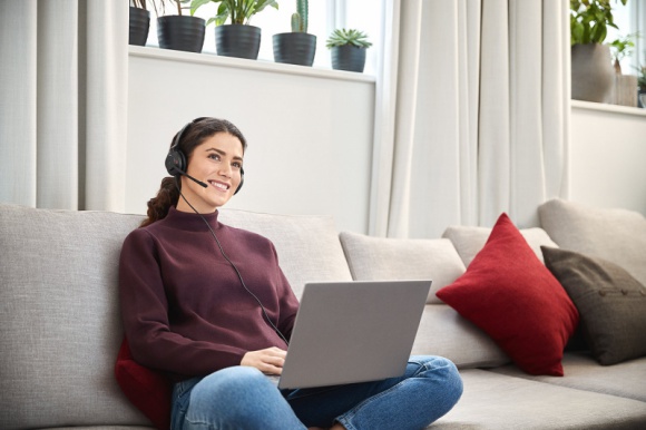 Jabra wprowadza do oferty zestaw słuchawkowy Evolve2 30 do produktywnej pracy IT i technologie, BIZNES - Jabra wprowadza do oferty lekki, przenośny, niedrogi i komfortowy zestaw słuchawkowy Evolve2 30 do produktywnej pracy